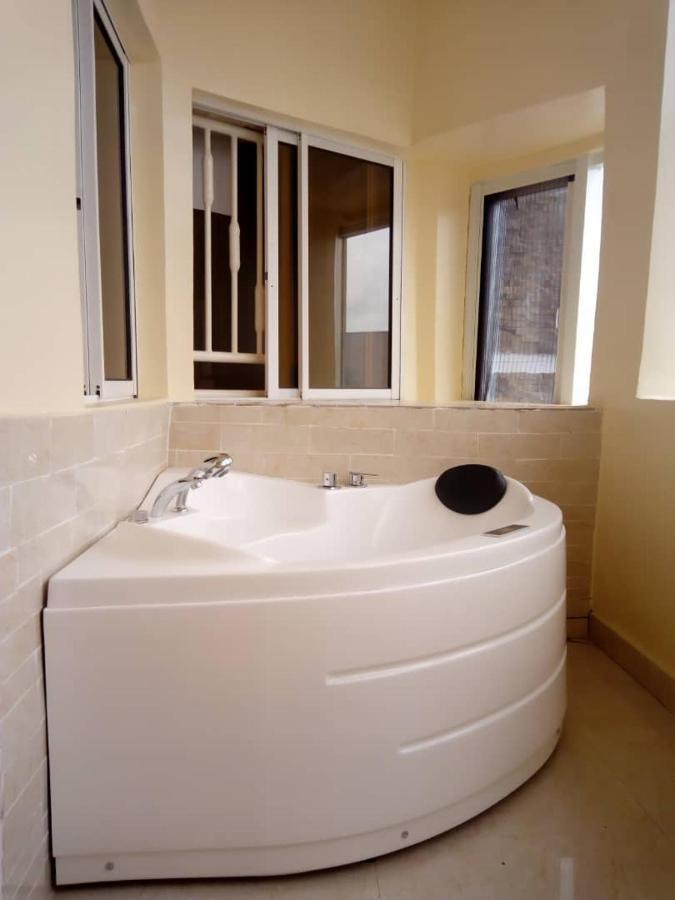 Axion Honors Hotel Owerri Buitenkant foto