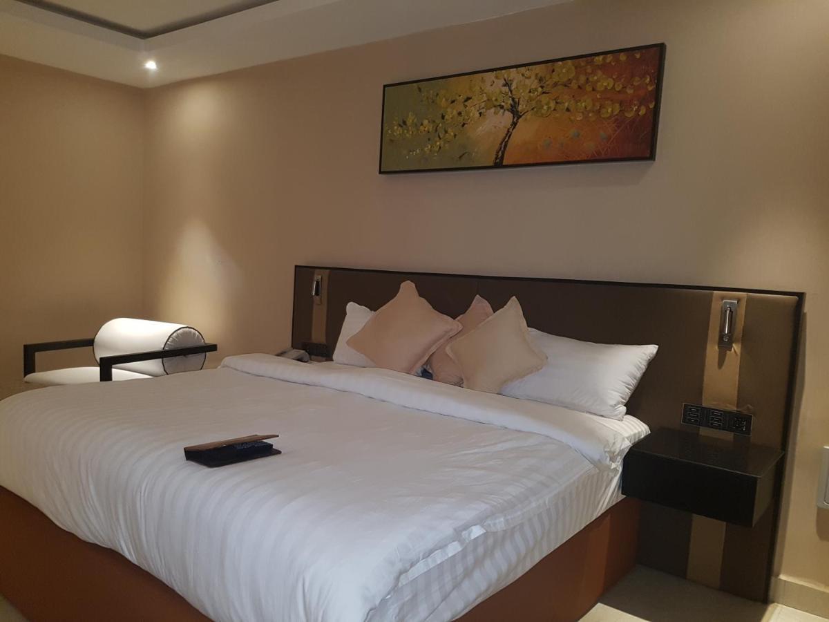 Axion Honors Hotel Owerri Buitenkant foto