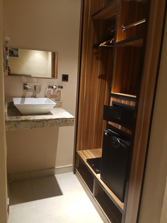 Axion Honors Hotel Owerri Buitenkant foto